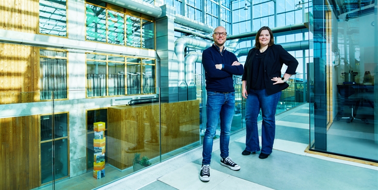 Anouk en Paul in een Brightlands campus